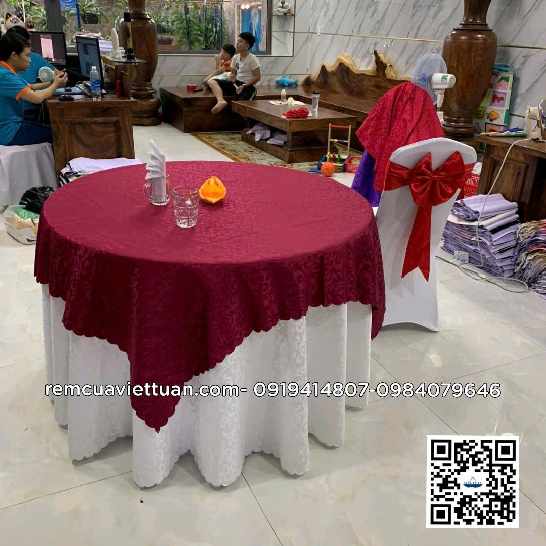Khăn trải bàn tròn màu nâu